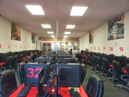 A global map shows the route of your connection over the internet. Speedy Internet Cafe Woman In Cafe Testing Internet Connection Speed With Speedy Cafei Is Located At 208 N Jefferson Street New Castle Pa 16101 Boscream