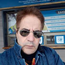 M., que ou o que é dotado de filantropia;o que ama a humanidade, cuja sorte ou condição se ocupa em melhorar;humanitário. Filantropo Home Facebook