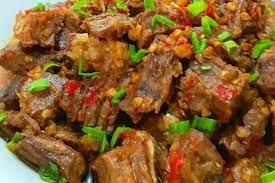 Supaya dagingnya tidak alot, ada langkah penting yang perlu diikuti. Resep Daging Sapi Tumis Pedas Empuk Dan Gurih