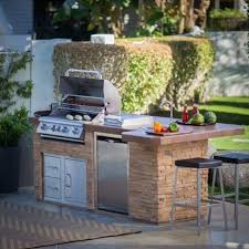 Use our design ideas to help create the perfect space for your outdoor kitchen appliances. 20 Interesting Backyard Designs With Pool And Outdoor Kitchen