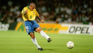 Great concert from a living legend. Roberto Carlos On That Goal In 1997 I Was Aiming For The A In La Poste But It Went Miles Away From That Fourfourtwo