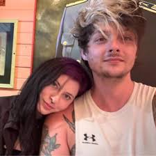 Hey! I'm new the area and wanted to know if there were any lash techs? I'm  looking to get last extensions😬