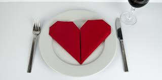 Spanien, da denkt man ja sofort an sonne, strand und meer das etui aus einer papierserviette gehört zu der „familie bestecktaschen. Serviette Falten Herz Einfache Anleitung Fur Papierservietten