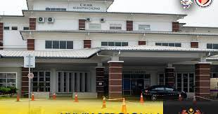 Ibu adalah seorang wanita yang kuat, tingginya 165cm , memiliki rambut sangat hitam, panjang dan lurus ke bahunya , dia sedikit kelebihan berat badan. Klinik Kesihatan Cheras Gigi Klinik Pergigian Terbaik Di Cheras