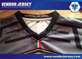 Sweetheart neck atau kerah berbentuk hati salah satu model baju yang jadi tren fashion kekinian adalah model dress sweetheart neck atau kerah berbentuk hati. Bentuk Lubang Leher Bikin Jersey Bola Futsal Berkerah Dan Tanpa Kerah Vendor Jersey
