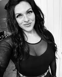 Kimberly Baum's Instagram, Twitter & Facebook