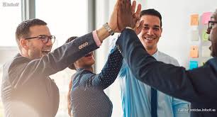 En otras palabras, estos trabajadores cuando hablan lo único que sale de su boca es una crítica, una ironía o un. 5 Claves Para Medir La Felicidad En El Trabajo Economia3