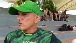 Jonathan Carabalí, marcador derecho...