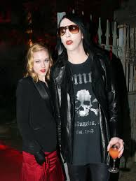 Usich was first seen with manson at the boudoir in west hollywood on august 14, 2010. Meinung Marilyn Manson Prahlte Mit Seiner Gewalt Und Kam Trotzdem Davon Annabelle