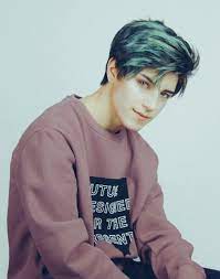 he is beautyfuuul boys geheichou beautyboy thebest he guys cute emo boys poses for men attractive people