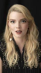 Couldn't you assume, then, that stardom and some degree of vanity go hand in hand? Das Damengambit So Sieht Anya Taylor Joy Im Echten Leben Aus