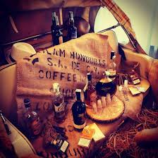 In una ciotola lavorare a crema il burro con lo zucchero a velo.unire poi il cacao setacciato,le noci polverizzate (o nocciole) e il rum.infine unire i biscotti tritati finemente. Allestimento Rum E Sigari Matrimonio Emozionarsi