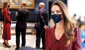 Ma non dobbiamo dimenticare che è anche la linea guida della moda e dello stile, e che quindi ogni anno. Kate Middleton News Duchess Of Cambridge More Openly Confident Without William At Event Express Co Uk