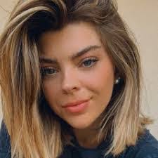 Caroline Costanza's Instagram, Twitter & Facebook