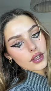 Kacie Henderson's Instagram, Twitter & Facebook