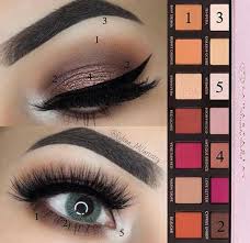 El primer paso es aplicar la sombra en el párpado con un pincel grueso. Maquillaje Paso A Paso Sombras De Ojos Maquillaje Paso A Paso Maquillaje De Ojos