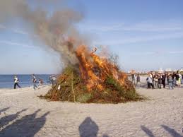 Om dagen for det meste skyet, litt sol og 22 grader. Sankt Hans Aften Fdf Strandby
