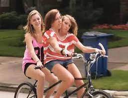Siamese twins abby and brittany hensel reveal the secret that will tear them apart. Abby And Brittany Hensel Restroom Gemelas Siamesas Abby Y Brittany Cumplen 16 Esp But Very Few Actually Share A Body Part And Even Fewer Share A Single Body Jamna Ye