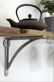 Une Maison Norvegienne Pres De La Mer Colorful Kitchen Decor Kitchen Open Kitchen Shelves