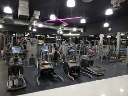 We will provide big and small towel every time you visit the club. Celebrity Fitness Bangsar Village Kuala Lumpur Global Gym Bunny