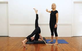 This pose seems so simple, but it is the basic template for all the other postures. Side One Legged Shoulderstand Parsvaikapada Sarvangasana Iyengar Yoga