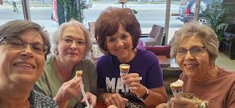 On my drive home yesterday, reminds me of an ice cream cone but maybe  that's because I was hungry. 😂