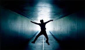 تفسير حلم رؤية السقوط في المنام