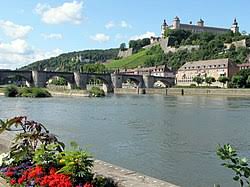 It lies about equidistant from frankfurt am main and nuremberg (each about 120 kilometers or 75 miles away). Wurzburg Travel Guide At Wikivoyage