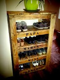 Un meuble à chaussures qui offre différents espaces vous allez avoir besoin d'au moins 26 planches d'un mètre de long pour construire le meuble. Comment Faire Un Meuble A Chaussure En Palette Gamboahinestrosa