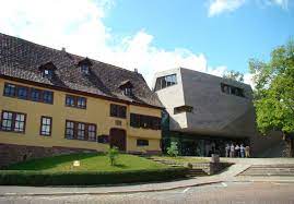 On the right of the bachhaus today there is the top modern bach museum. Bachhaus Eisenach Wartburgstadt Eisenach