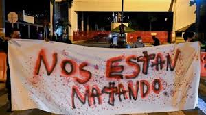 El presidente de colombia, iván duque, confirmó este sábado, tras una nueva jornada de protestas en las principales ciudades del país, que sacará al ejército a los centros urbanos donde la situación de orden público se vea felipe r. Nos Estan Matando El Grito Que Se Propaga En Colombia Contra La Violencia Que Pasa