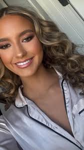 The beautiful Miss Mae Maxwell for her Senior Casuals 🤩 A ray of light