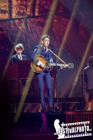 Douwe bob will represent the netherlands at the 2016 eurovision song contest in stockholm with amir got on stage next to douwe bob in the bar in stockholm during eurovision to sing ' une belle. Rehearsal Douwe Bob Netherlands Festivalphoto