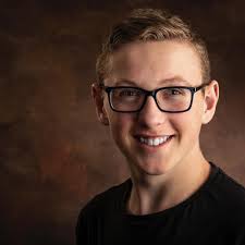 Hallie came to get her grad photos...