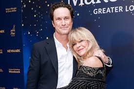 Oliver Hudson and Goldie Hawn at a red carpet event
