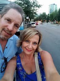 We can't think of a better way to celebrate our 35th anniversary than a  WEDDING! Stumbled upon the joyous occasion this morning in the campgrounds.  Cheers to the happy couple! Here's to