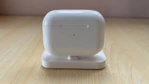 打開 airpods pro 電池盒後長按背後的按鍵，燈號變成白色閃爍就可以用藍牙搜尋到 airpods pro 並配對完成。 大家最關心的降噪是否可以切換與使用？ 答案是『可以』，其實和與 apple 手機搭配時一樣，『長按 airpods pro 機身按鈕』就可以在降噪與聆聽兩種模式之間切換。 è¯„æµ‹ åŽå¼ºåŒ—airpods Proä¸Žå®˜æ–¹airpods Proæ·±åº¦æµ‹è¯„å€¼ä¸å€¼å¾—ä¹°çœ‹è§†é¢'ä¸å¹ä¸é»' ç»´ç§'å·