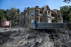 Η πυκνή βλάστηση, τα συμπαγή πευκοδάση και ο. Hle9irsiwqhnsm