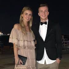 Born 31 may 1989) is a german professional footballer who plays for and captains bundesliga club borussia dortmund and the germany national team. Marco Reus Scarlett Gartmann Hochzeit Vor Weihnachen Gala De