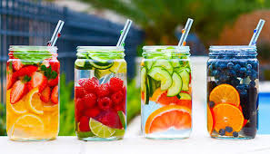 Sediakan wadah minuman yang besar dan masukkan semua buah ke dalamnya. Singkir Toksin Dalam Badan Dengan 10 Resepi Air Detox Yang Anda Boleh Buat Sendiri Maskulin