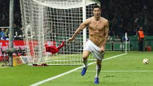 Robert lewandowski scored twice but poland could not complete a comeback and conceded a late winner as they tumbled out of euro 2020 against sweden, while spain thumped slovakia to go. Robert Lewandowski Zieht Blank Nackter Torjubel Bayern Profi Unter Der Gurtellinie News De