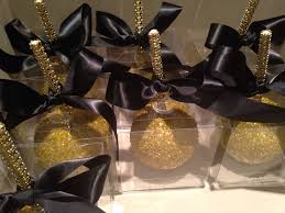 Black And Gold Candy Apples Gold Sanding Sugar Chocolate Apples Candy Apples Chocolate Covered Apples