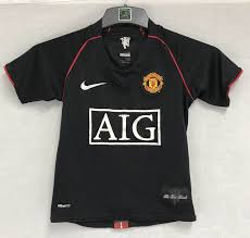 Hello i know it has been 4 years since united used that jersey or maybe 3 but i was wondering if there are any places online where i can get it. Manchester United Carlos Tevez 32 Football Shirt 2007 08 Children 6 8 Years Nike A418 Historic Football Shirts