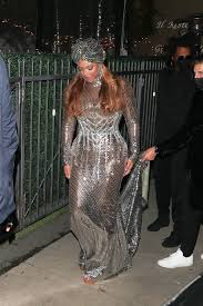 Самые новые твиты от beyoncé (@beyonce): See Beyonce S Second Silver Grammys 2021 Dress