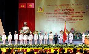 Mặt trận tổ quốc việt nam và các tổ chức thành viên của mặt trận, trong phạm vi nhiệm vụ, quyền hạn của mình, có trách nhiệm tuyên truyền, vận động mọi tầng lớp nhân dân tham gia phong trào toàn dân. Ká»· Niá»‡m Trá»ng Thá»ƒ 75 NÄƒm Ngay Truyá»n Thá»'ng Cand Va 15 NÄƒm Ngay Há»™i Toan Dan Báº£o Vá»‡ Antq Bao Cong An Nhan Dan Ä'iá»‡n Tá»­