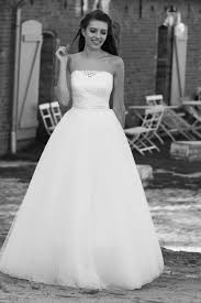 Check spelling or type a new query. Modell Melody 812 Silk Lace Hochzeitskleider