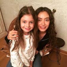 Sefirin Kizi 2020 Beren Gencalp Ile Neslihan Atagul Dogulu Unluler Kizlar Instagram