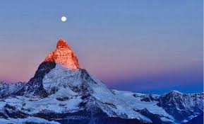 La suiza italiana (en italiano, svizzera italiana; Impresionante Foto Del Monte Cervino Frontera De Suiza E Italia Y La Luna Imagen Andreas Jones Matterhorn Matterhorn Switzerland Photo