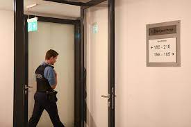 Nationen tillhandahåller bostäder och anordnar sociala verksamheter så. Kolner Studentin 19 Erstochen Angehorige Fanden Ihre Leiche Im Wohnheim In Kassel Express De