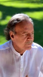 Julio Iglesias faz 81 anos: antes dos palcos, cantor iniciou faculdade de  Direito